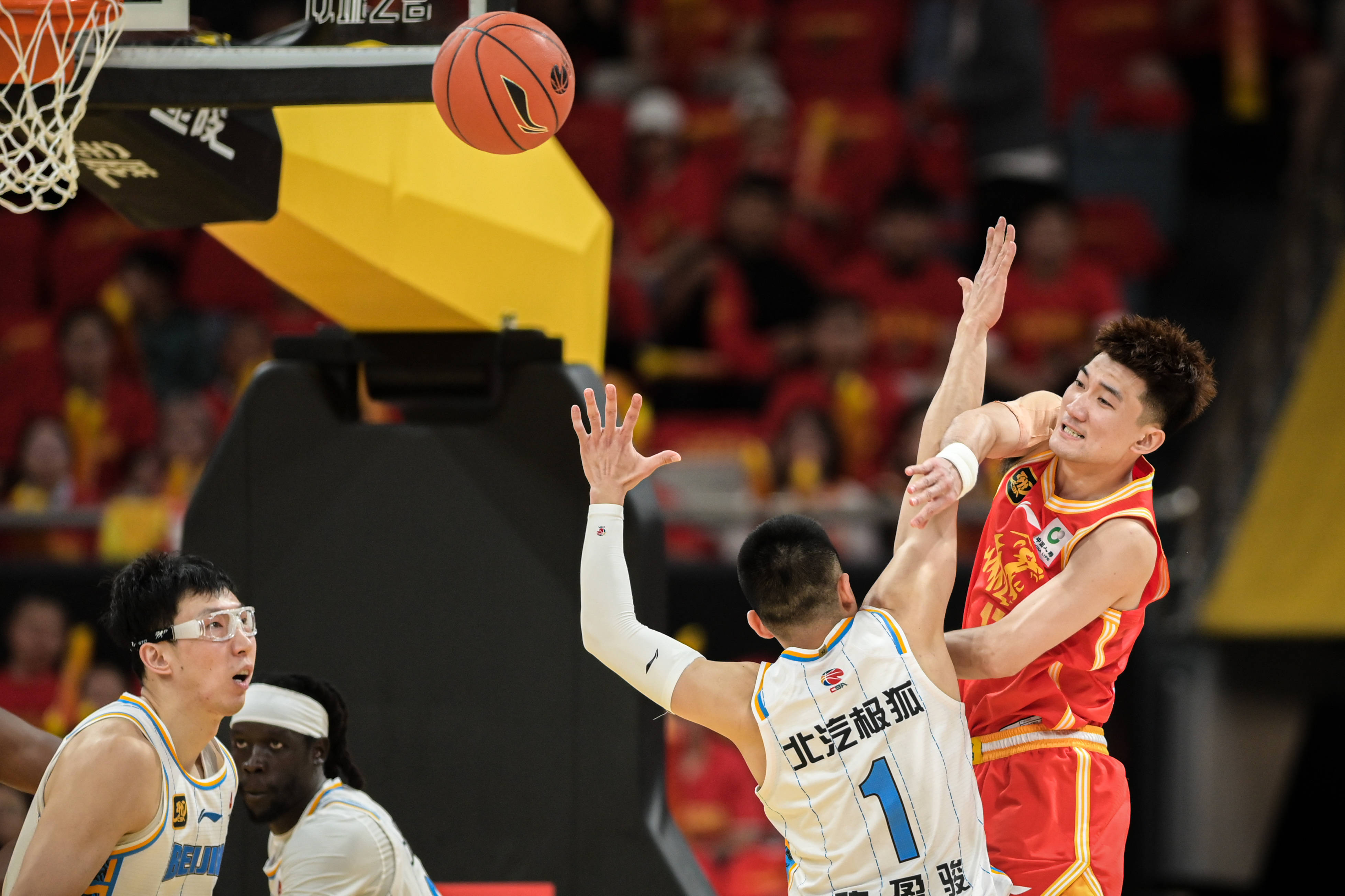 雷速体育平台- 欧冠皇马3比2胜亚特兰大 